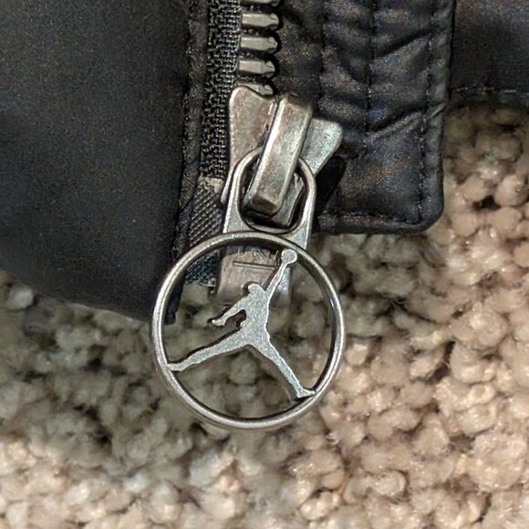 Share Jordan 550 Down Puffer Vest Men's Size Small Black - Picture 5 of 10